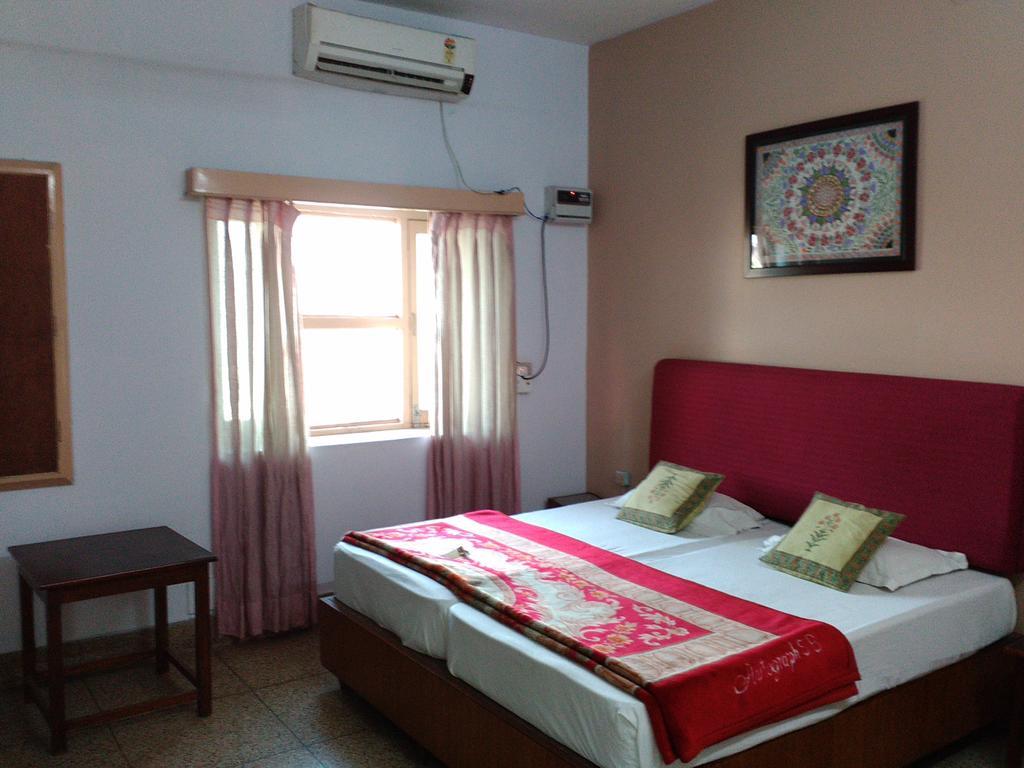 Hotel Ajaya Varanasi Zimmer foto