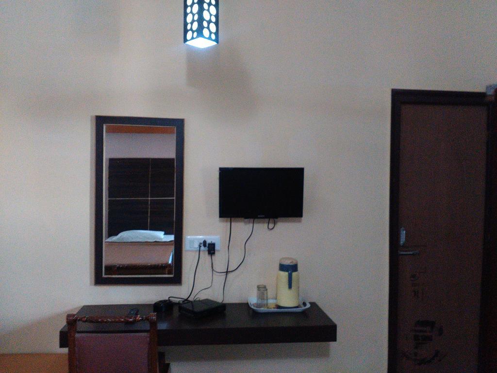 Hotel Ajaya Varanasi Zimmer foto