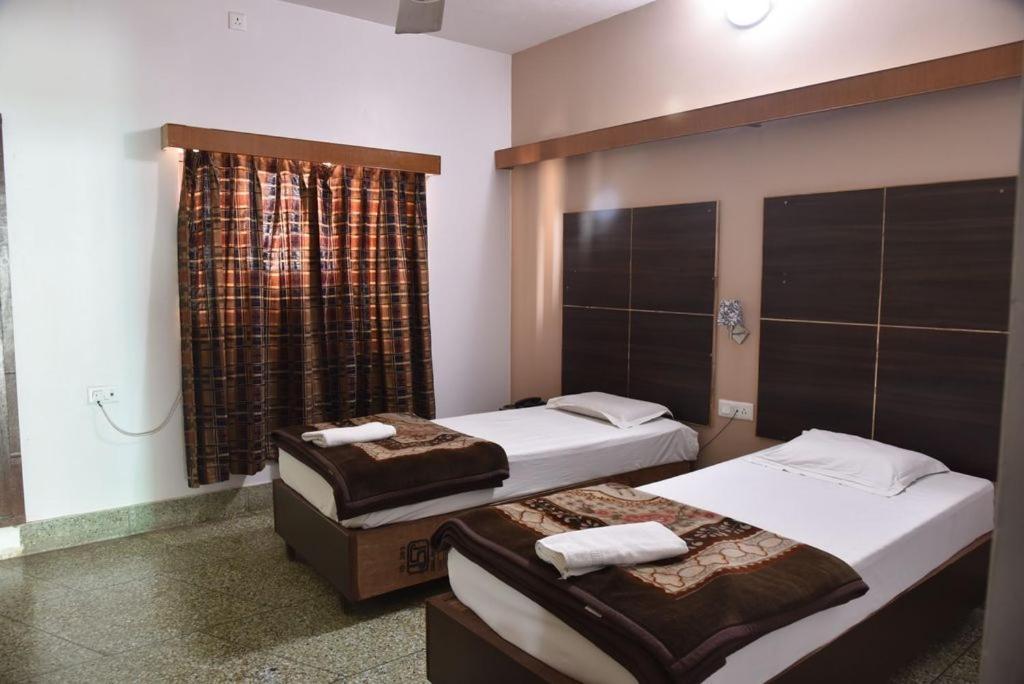 Hotel Ajaya Varanasi Exterior foto