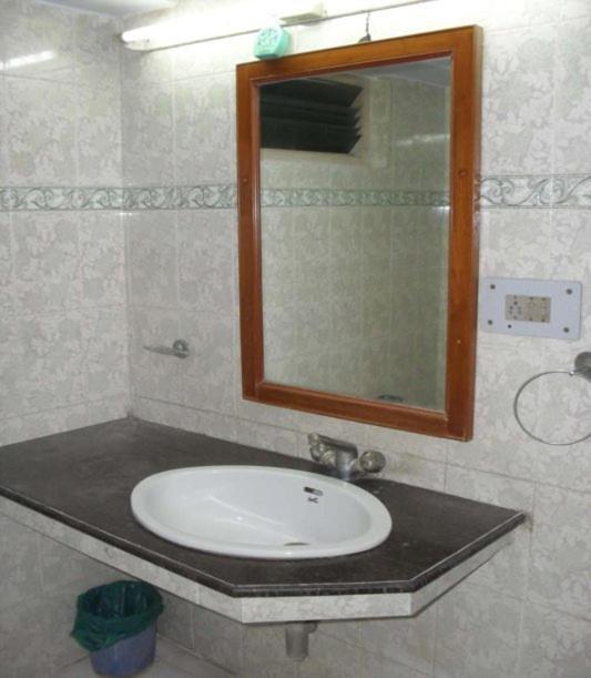 Hotel Ajaya Varanasi Zimmer foto